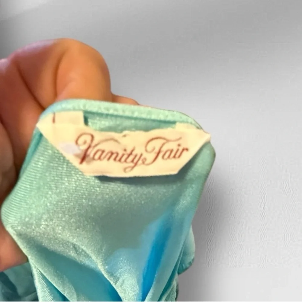 Vintage Vanity‎ Fair Robe